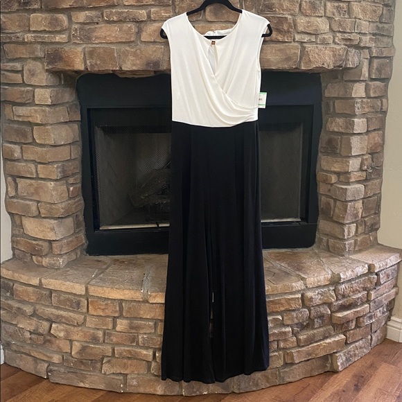 NWT Calvin Klein Elegant Black and White, sleeveless Jumpsuit. Size 8 - Picture 1 of 15